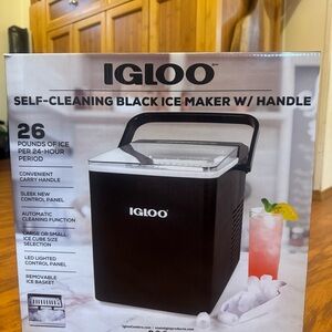 Igloo 26 Pound Self-Cleaning Ice Maker With Handle